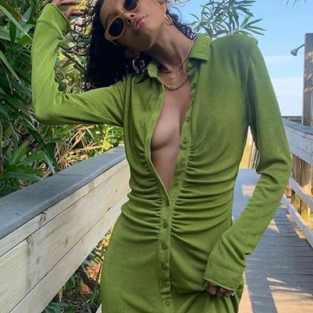 A green, size small dress. Hasn’t been worn.